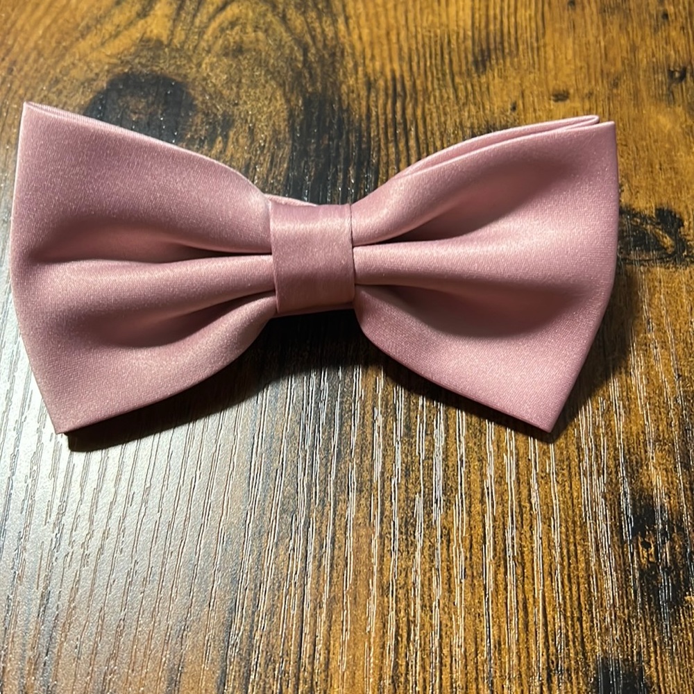 Bow tie